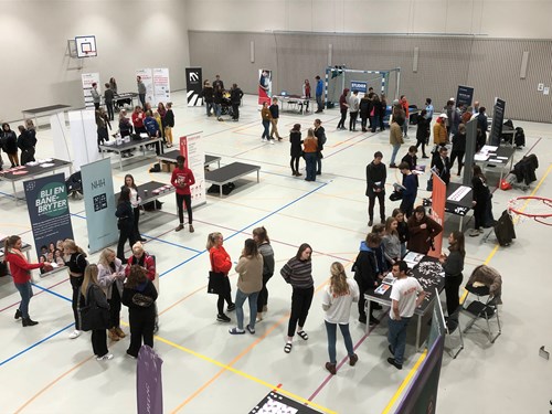 Stands i skolens idrettshall