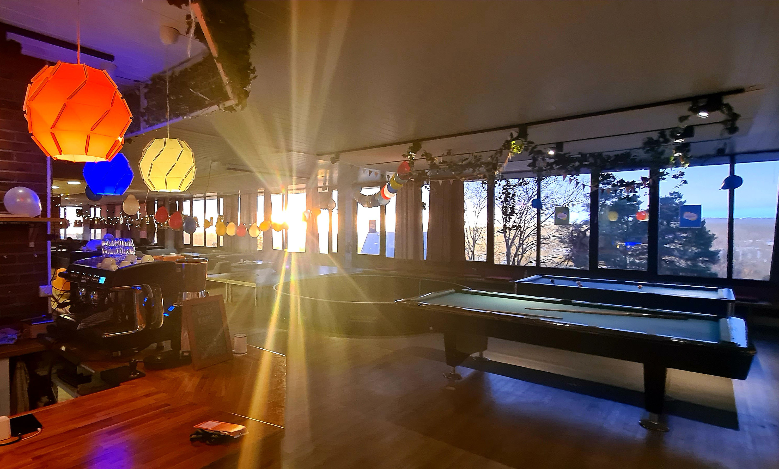 Cafe i solnedgang III.jpg