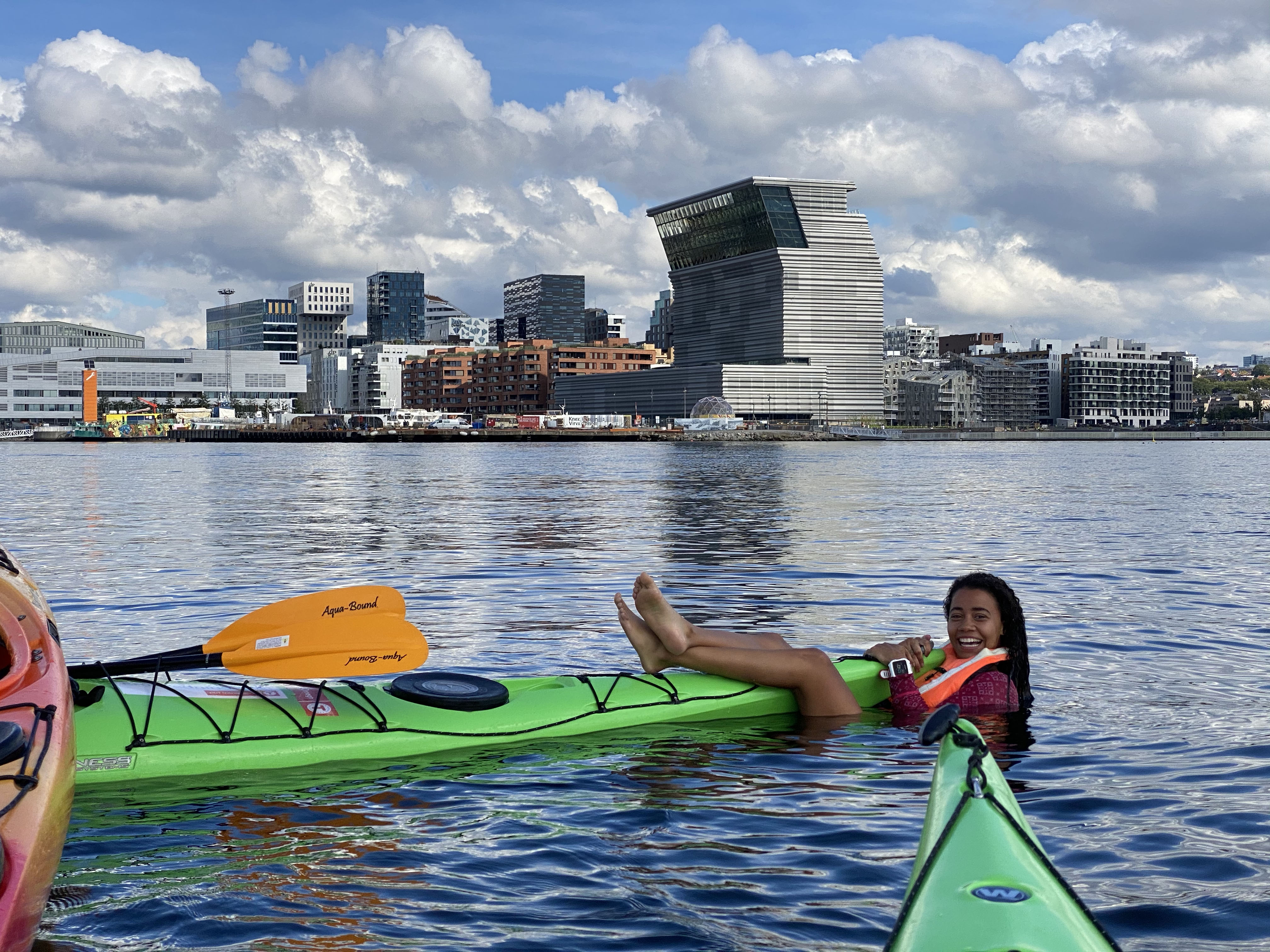 Kajak på fjorden foran Munch.jpg