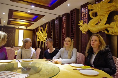 12232878 10205308744302544 2213500158576692501 O