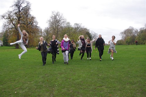 12238407 10205308748462648 6808618355069798790 O