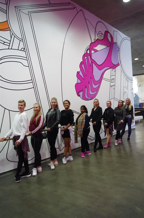 12244643 10205308761942985 5615457502538387685 O